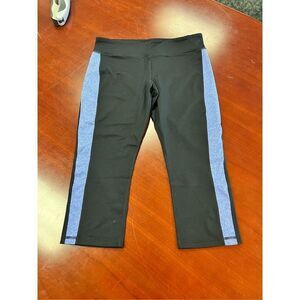 CAbi Black & Blue Capri Work Out Leggings sz M EUC